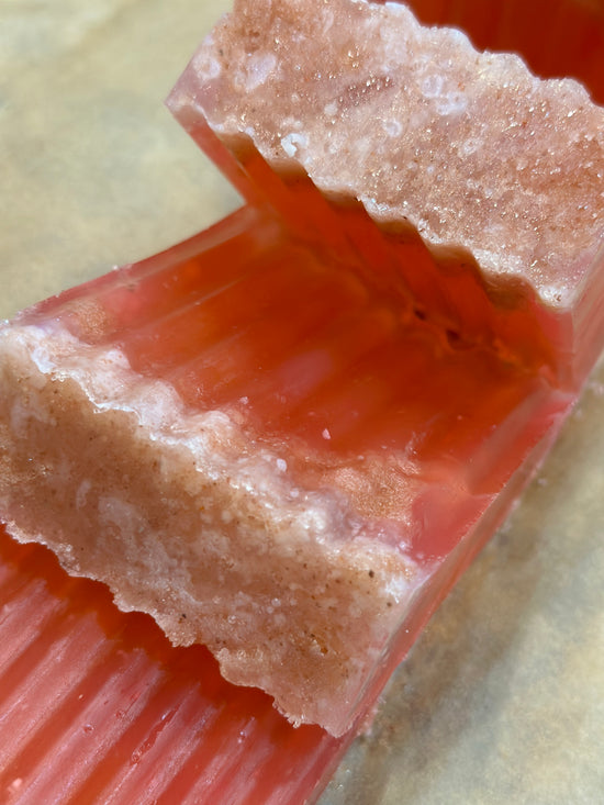 Our Juicy Fruit is made from a glycerin soap base, and is scented with grapefruit and orange essential oils. The addition of Pink Himalayan Salt is the perfect finishing touch.